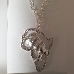 Silver Egyptian Nefertiti Pendant Necklace w Crystal accents 20"-24" Chain. NEW